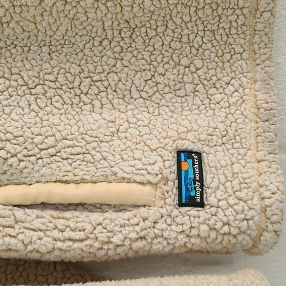 Women’s from Simply Southern Faux fur 3/4 zip sweater Aztec Bears Small - Picture 4 of 5